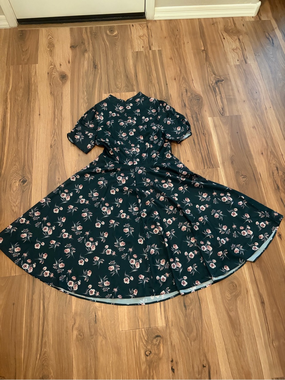 Unique Vintage Green Floral Camilla Dress - Picture 3 of 6